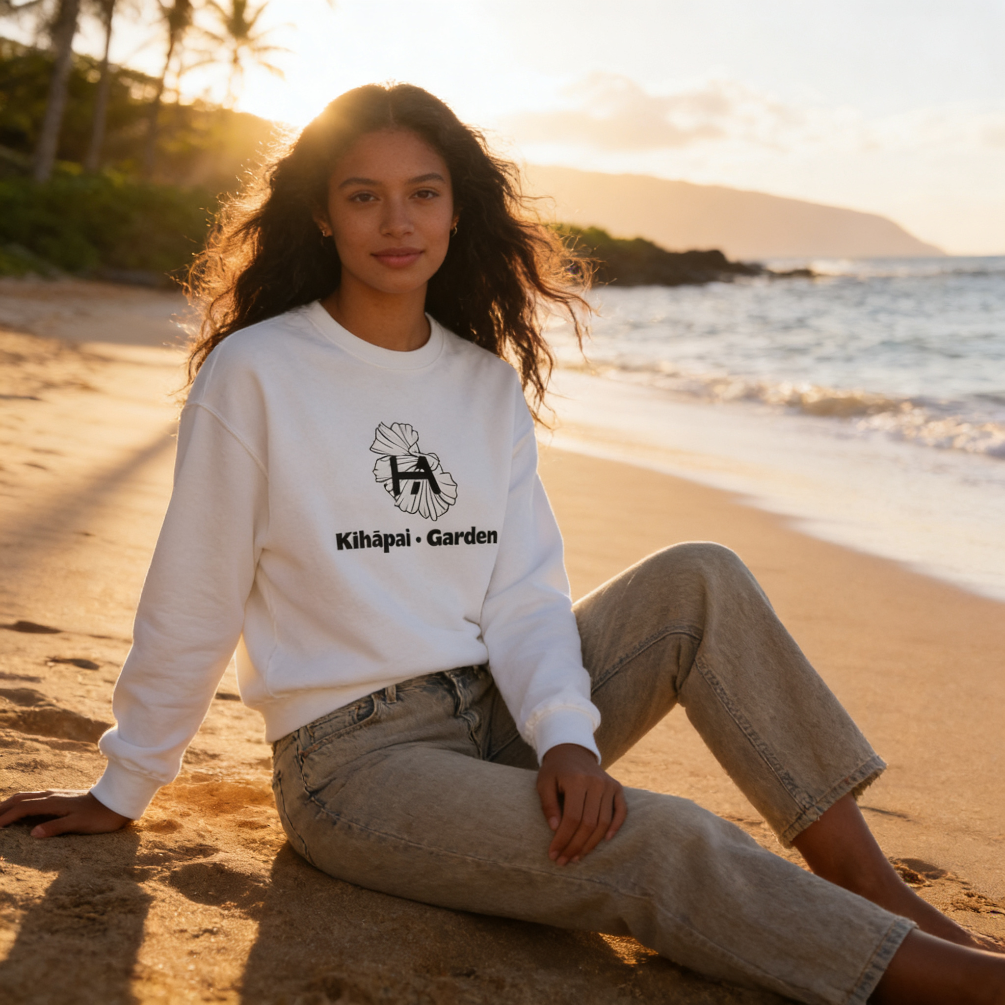 Kīhāpai Crewneck // White